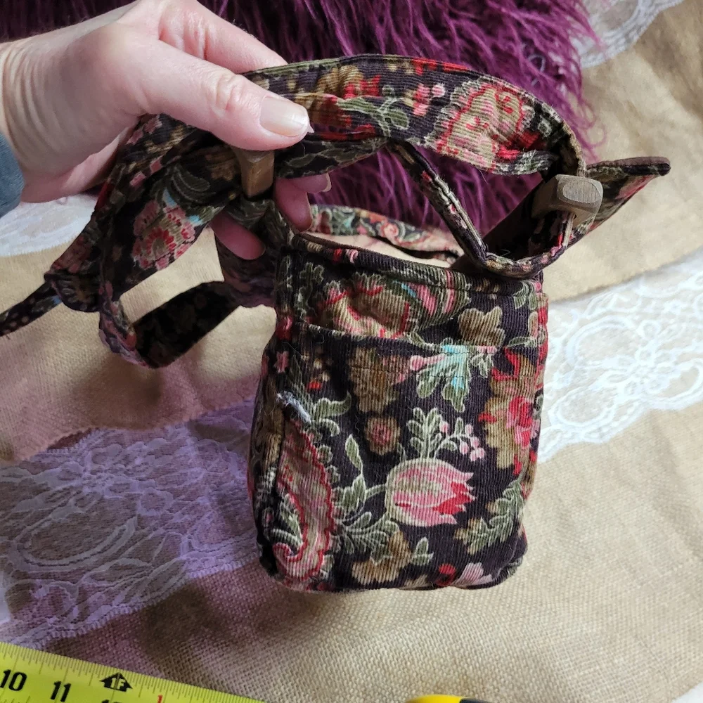 Rare Vintage corduroy shoulder bag wooden closure floral Paisley cute bag